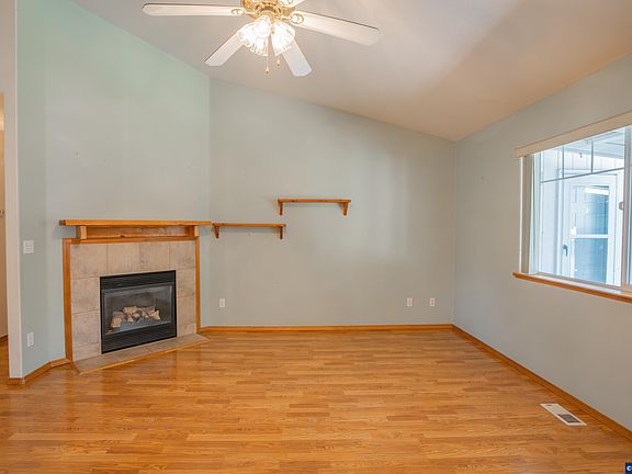 5th image of 434 Waters Edge Ct