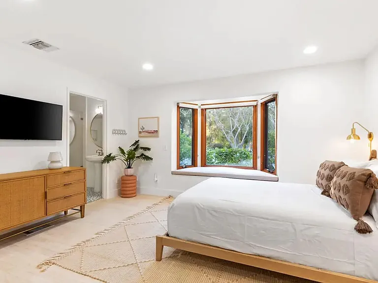 Guest bedroom 3 with En Suite Bathroom.