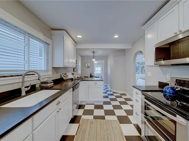 551 NE Ravenna Blvd — Photo 8