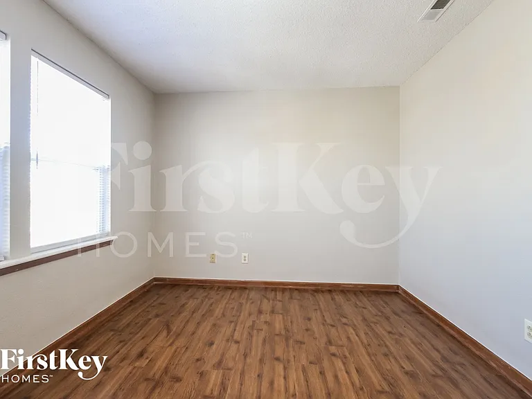 301 Sunbeam Ln — Photo 11