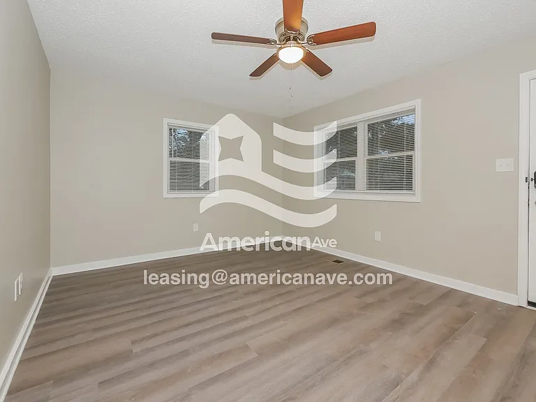 1768172_005_wm_-_living_room_13322782.jpg