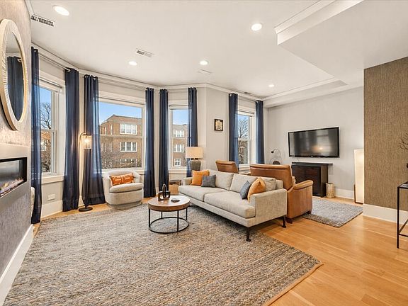 2nd image of 1510 W Bryn Mawr Ave APT 2