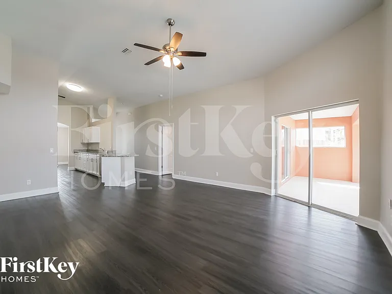 9812 Cristina Dr — Photo 3