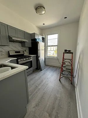 Rented by Amorelli Realty | media 10