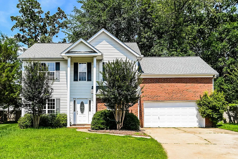 4 bed, 2.5 bath, 1724 sqft, $2,230 — Photo 1