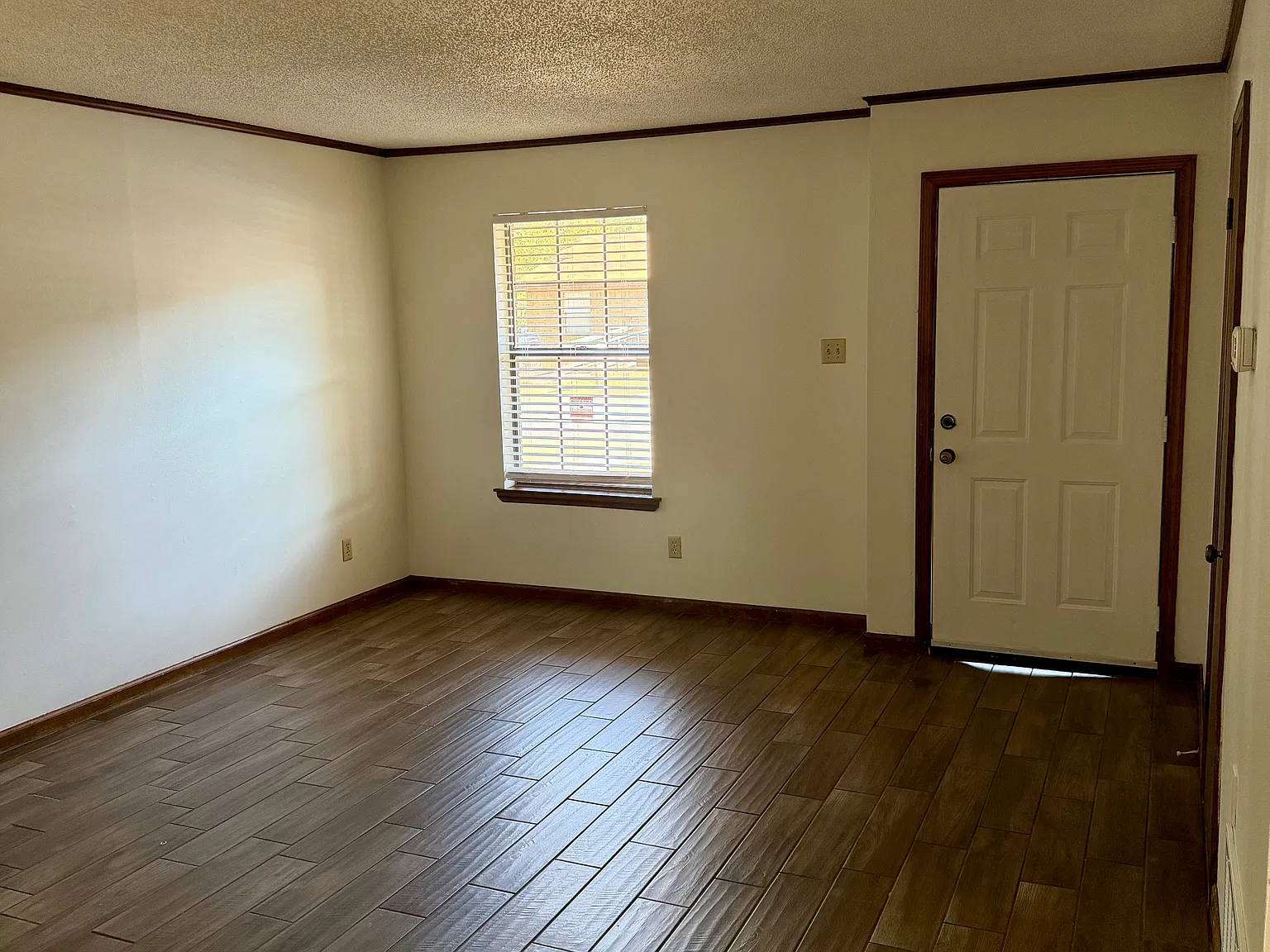 627 Brierly Drive — Photo 4