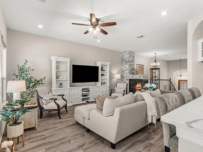319 Lombardia Dr #21B — Photo 7