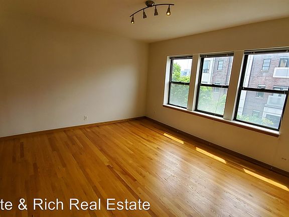 5th image of 39 N Paulina St Unit 3