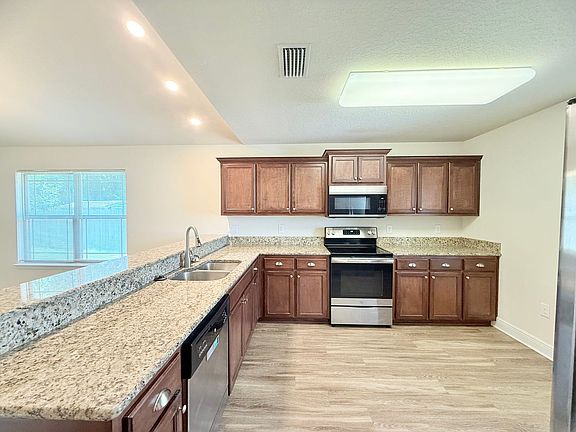 4th image of 5128 Carmel Cir