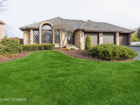 2220 Dunmore Dr, Darien, IL 60561