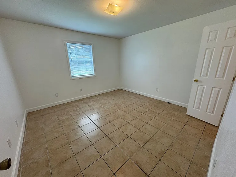 1600 Greenbriar Pkwy #A — Photo 11