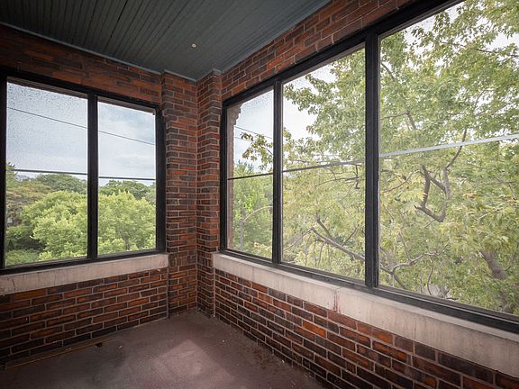 5th image of 5233-37 S Greenwood Ave #1102-2