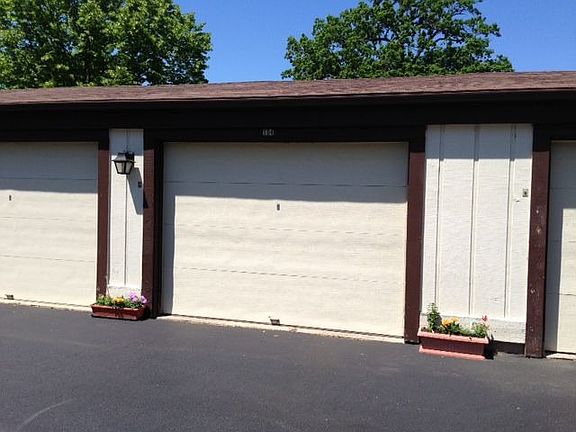 Garage is close to unit!