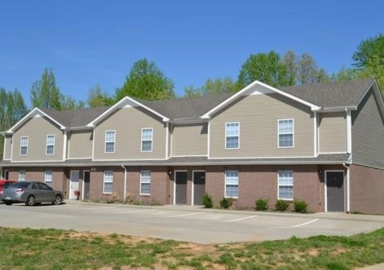 2 Bedroom 1.5 Bathroom Townhome — Photo 2