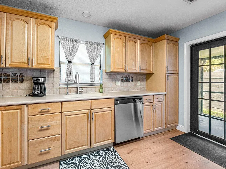 3303 Custer Ave — Photo 16