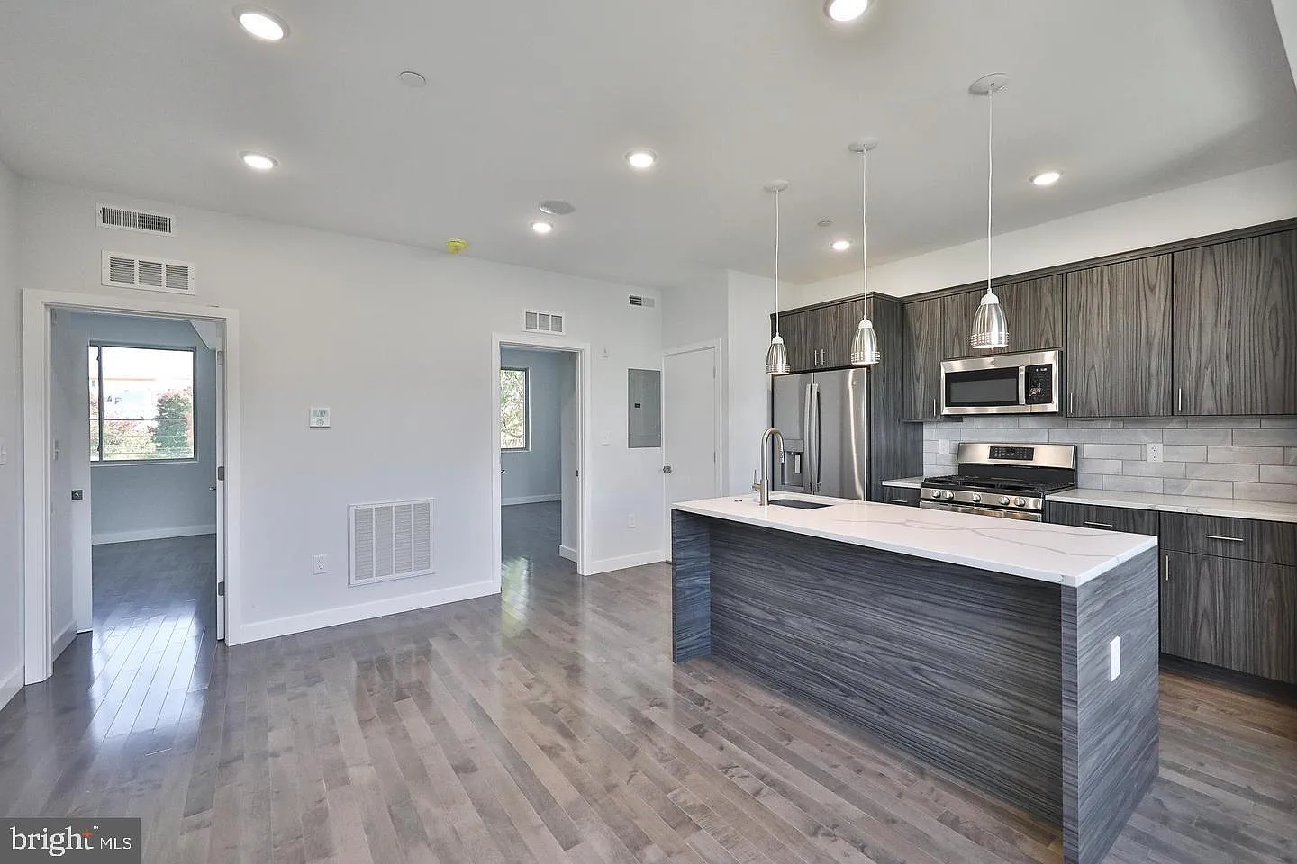 2 bed, 2407 sqft, $1,750 — Photo 3