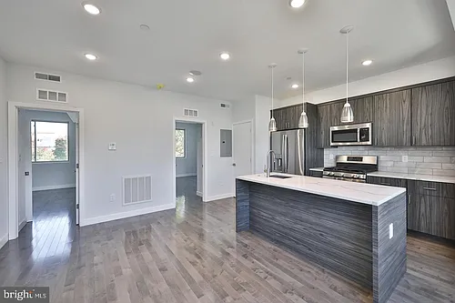 1939 N Darien St #2 Photo 1