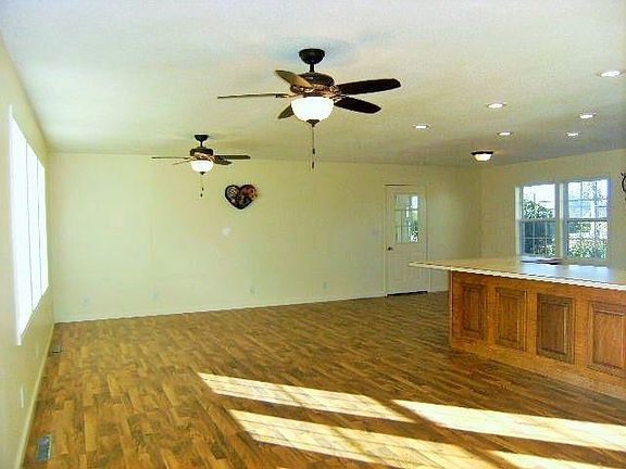 2nd image of 603 E Elm St