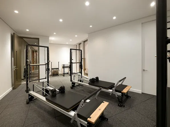 551 West 21st Street image 16 of 19