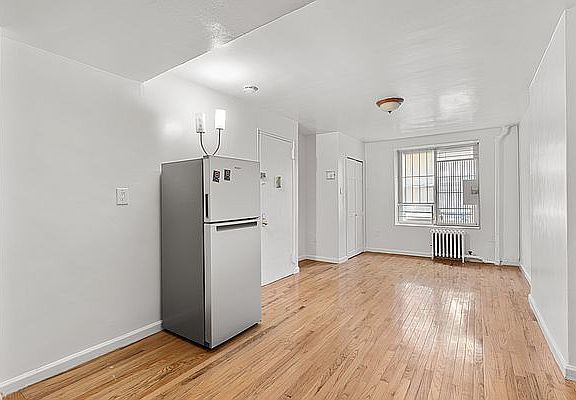 3rd image of 142 W 130th St APT 1