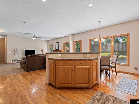 4th image of 118 Castle Pine Dr
