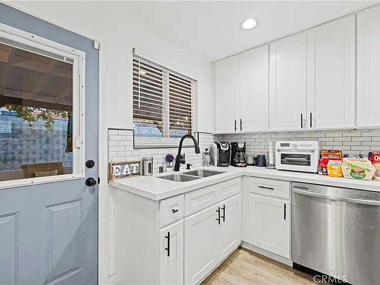 467 Susan Ave — Photo 10