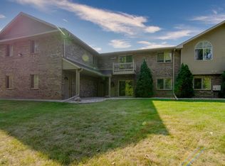 3321 N Casaloma Dr APT 63, Appleton, WI 54913