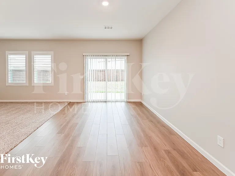 10080 Pappas Dr — Photo 2