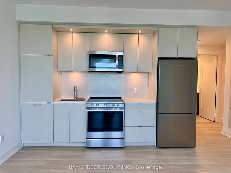 60 Central Park Dr #2013 — Photo 10