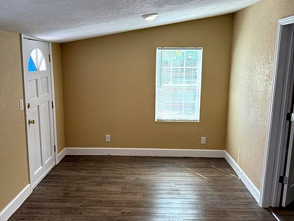 2nd image of 803 Rushing St