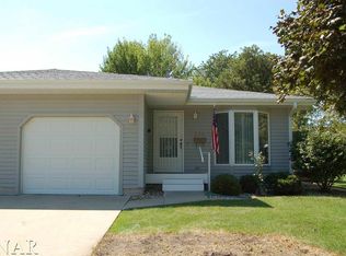 220 N Adams St, El Paso, IL