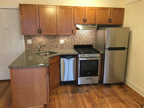2nd image of 4020 N Clarendon Ave APT 2F