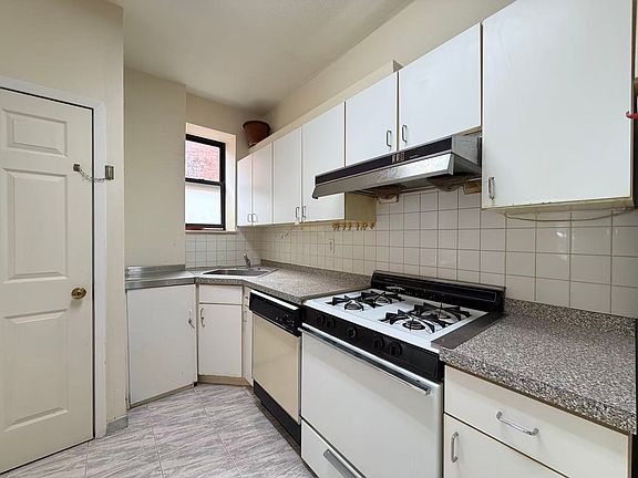 2nd image of 182 Bay 22nd St APT 4A