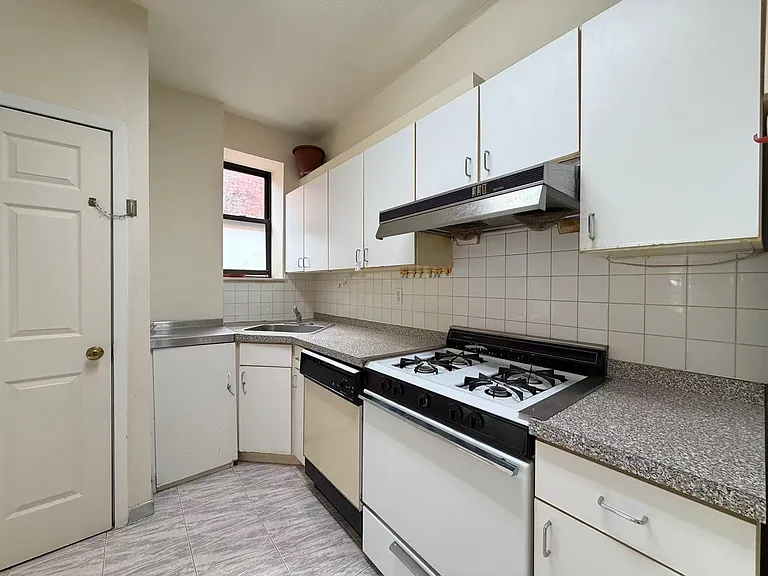 182 Bay 22nd St #4F — Photo 2