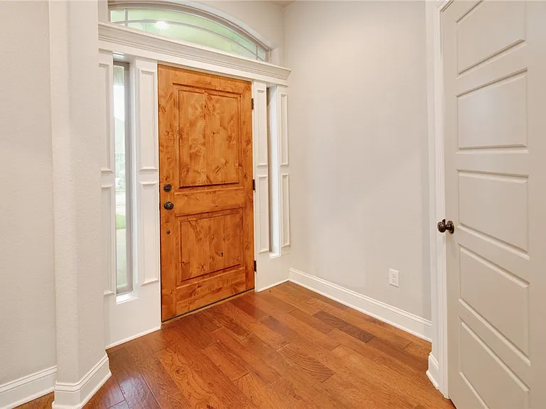 4025 Crestmont Dr — Photo 5