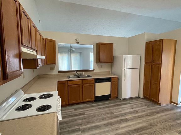 3rd image of 3116 Bowfield Way