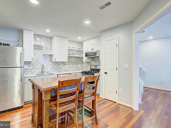 3rd image of 30 E Ironstone Ct