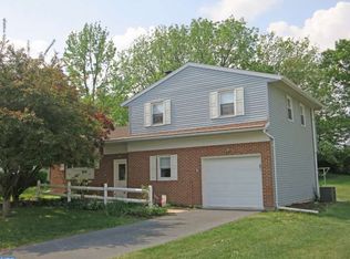 566 W Spring St, Fleetwood, PA 19522