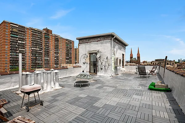 Rented by MNS | media 10