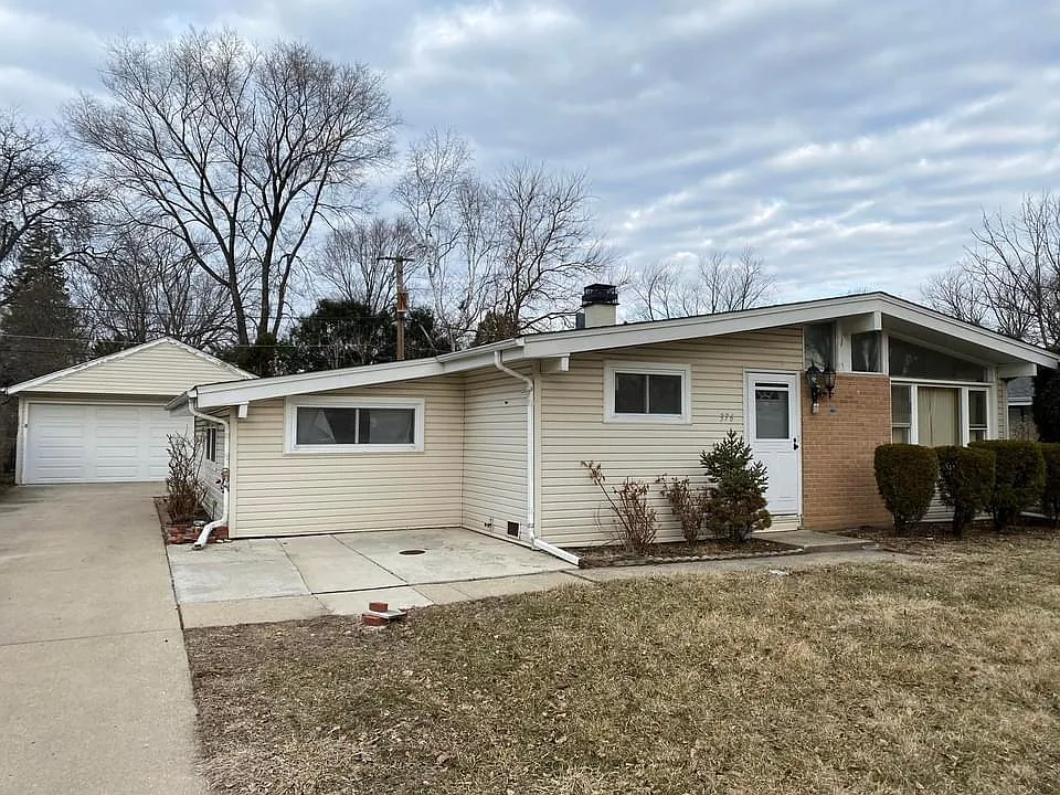 376 Leslie Ln photo 1
