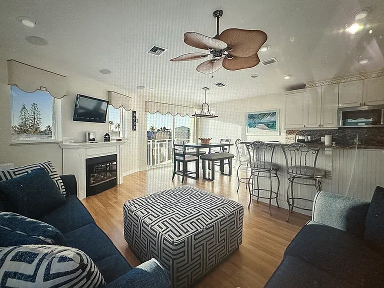 1333 Nettles Blvd — Photo 6