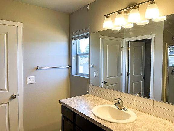 5th image of 6922 Oleander Ave NE