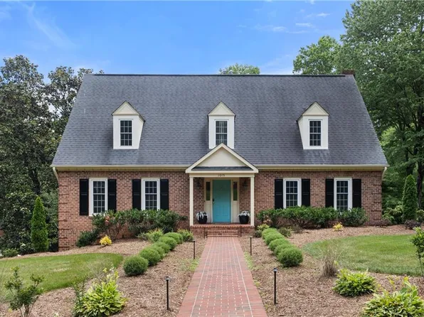 1015 Greenhurst Rd, Winston Salem, NC 27104