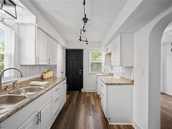 4th image of 12808 Brookfield Ave