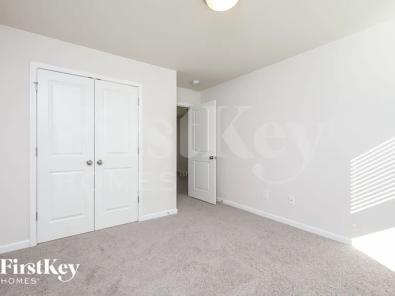 534 Hillpark Ln — Photo 11