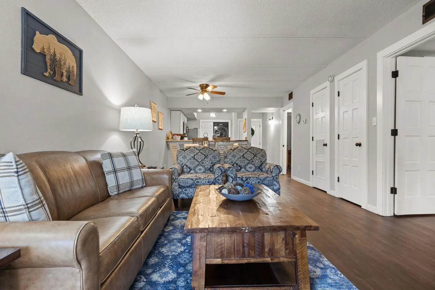 2 bed, 2.0 bath, 1054 sqft, $3,533 — Photo 2