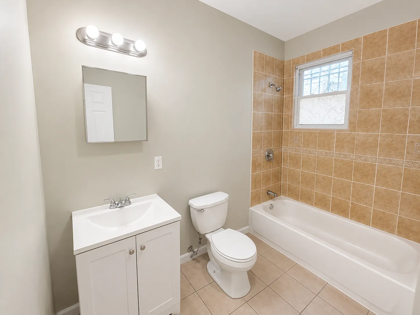 3 bed, 1200 sqft, $2,145 — Photo 3