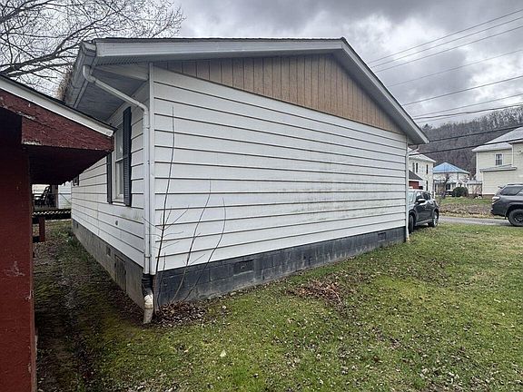 3rd image of 607 Waugh Ln