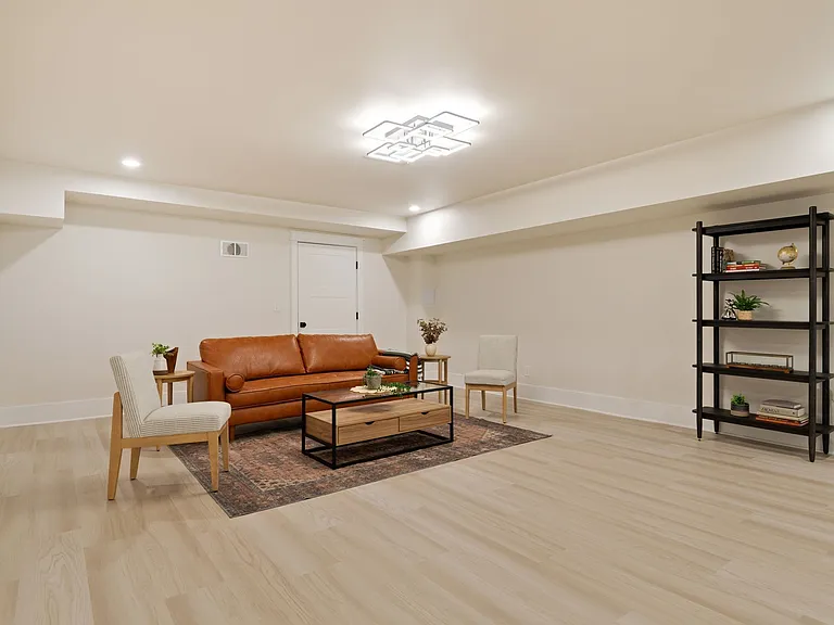 1240 Kenmore Pl — Photo 71