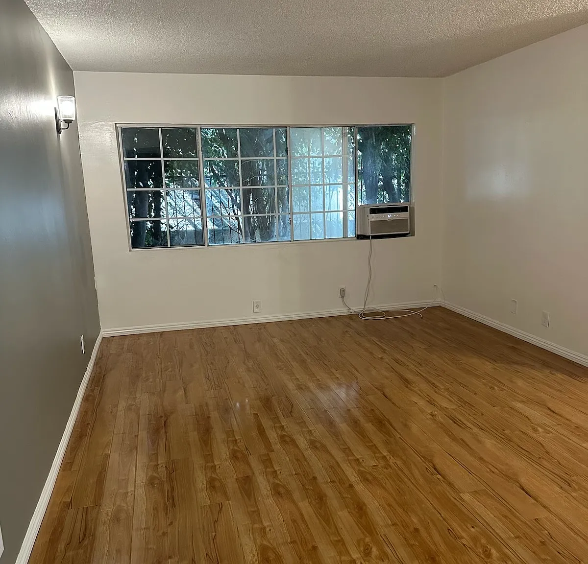 1216 N Las Palmas Ave — Photo 2
